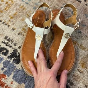 Tommy Hilfiger- white/gold sandal-8.5 ladies sz